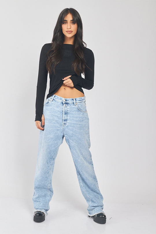 טי שירט ארוכה לוגו רקום בצבע שחור