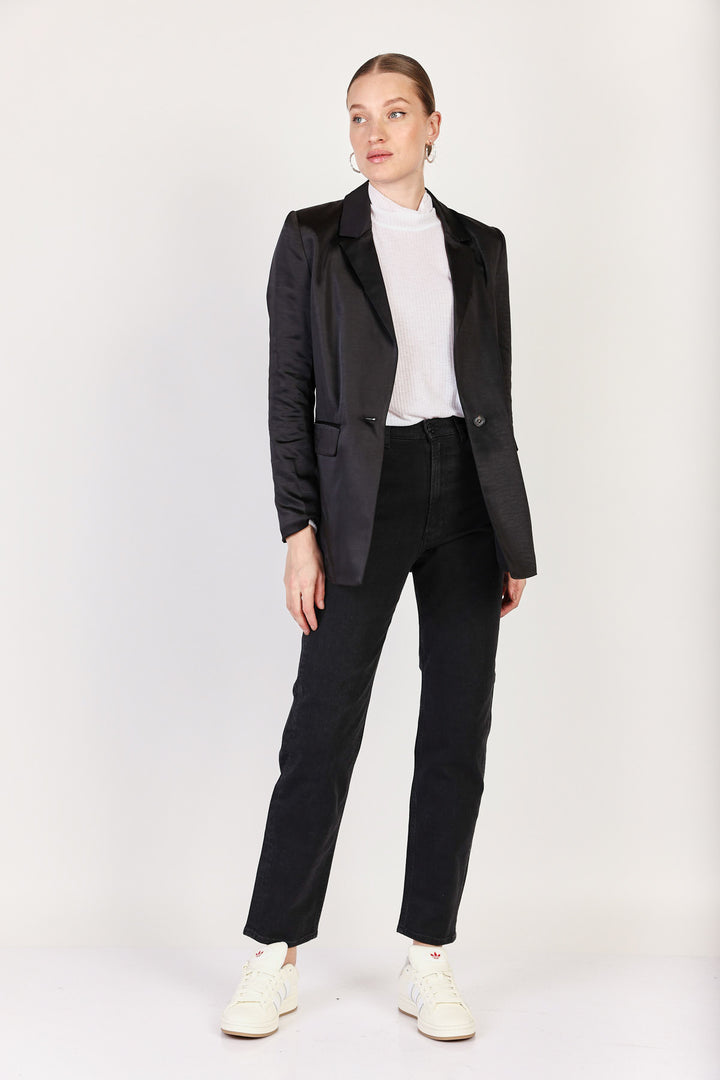 ג'קט Eleganto מבד סאטן בצבע שחור