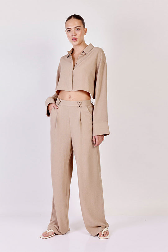 חולצה מכופתרת Wide Crop בצבע בז'