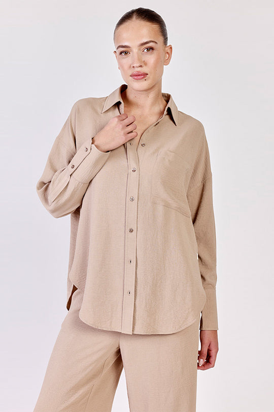 חולצה מכופתרת Wide Style בצבע בז'