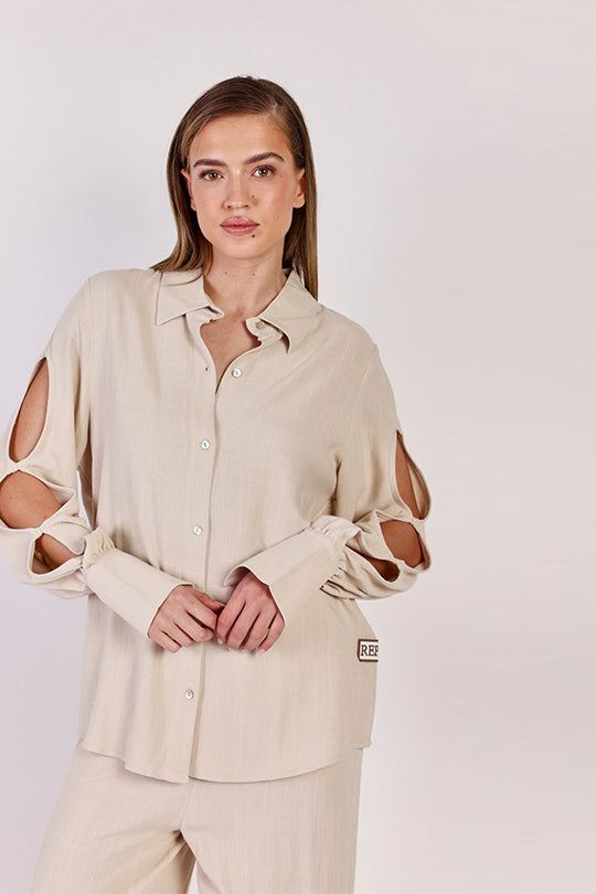חולצת פשתן מכופתרת Cut Out Sleeves בצבע בז'