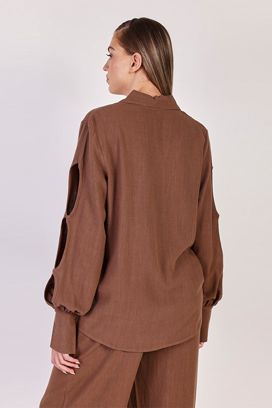 חולצת פשתן מכופתרת Cut Out Sleeves בצבע חום