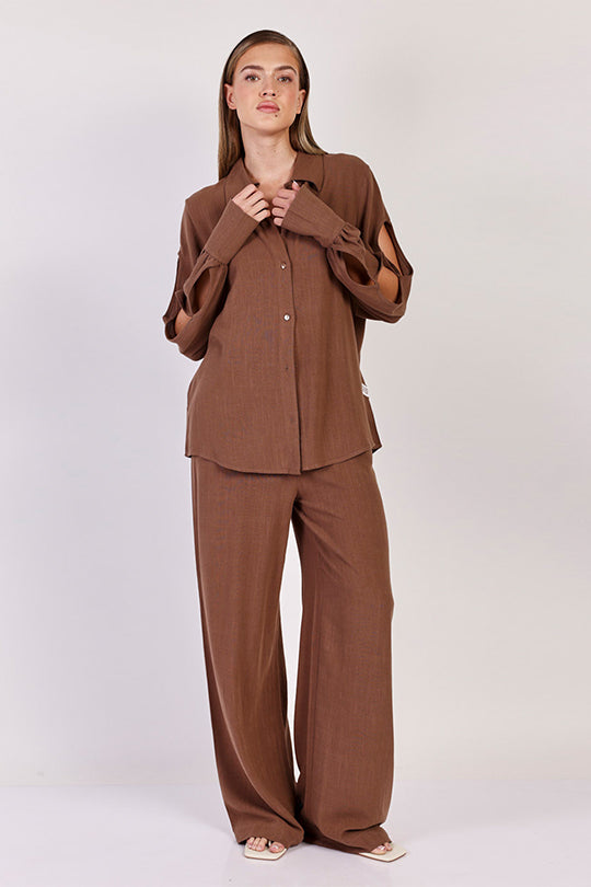 חולצת פשתן מכופתרת Cut Out Sleeves בצבע חום