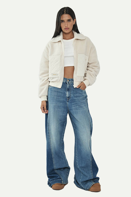 ג׳קט פרווה עם כיסים מרופדים בצבע בז׳