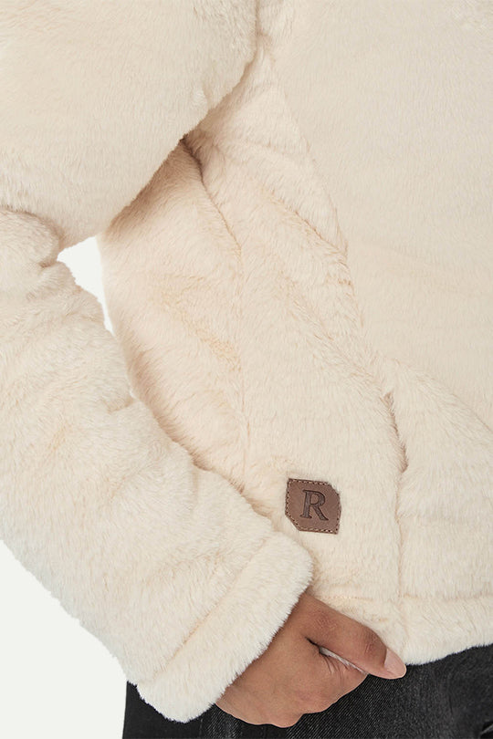 ג׳קט פרווה בצבע אוף וייט