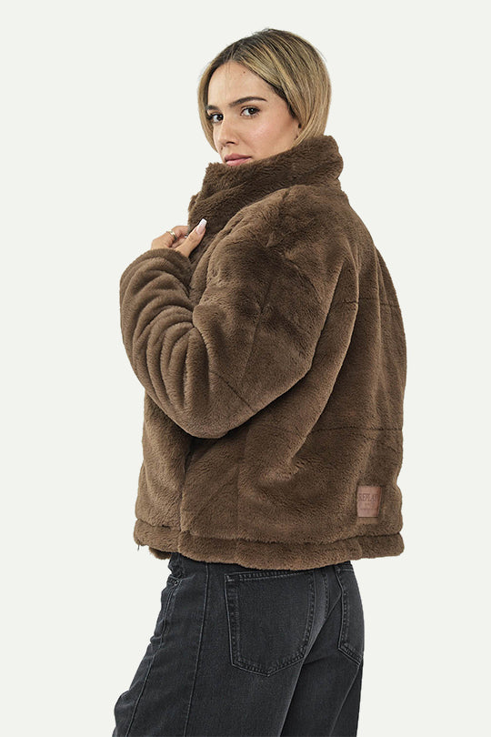 מעיל פרווה סינתטית בצבע חום