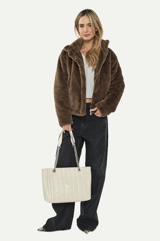 מעיל פרווה סינתטית בצבע חום