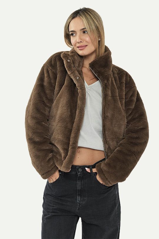 מעיל פרווה סינתטית בצבע חום