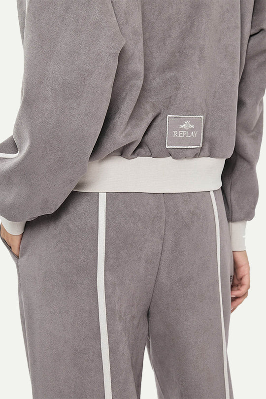 ג’קט במראה ספורטיבי בצבע אפור