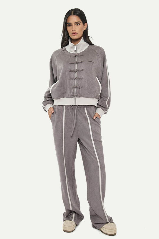 ג’קט במראה ספורטיבי בצבע אפור