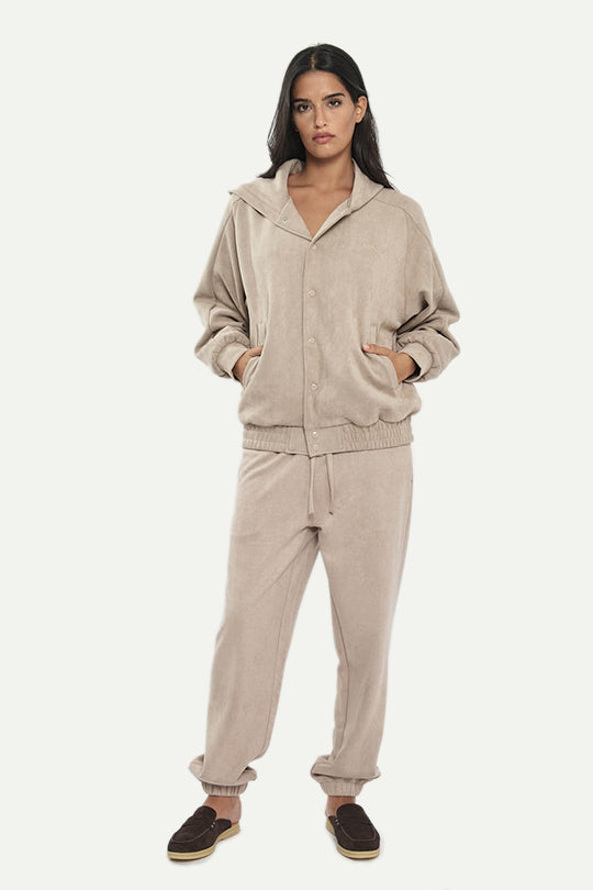 קפוצ׳ון זמש עם כפתורים בצבע קרם