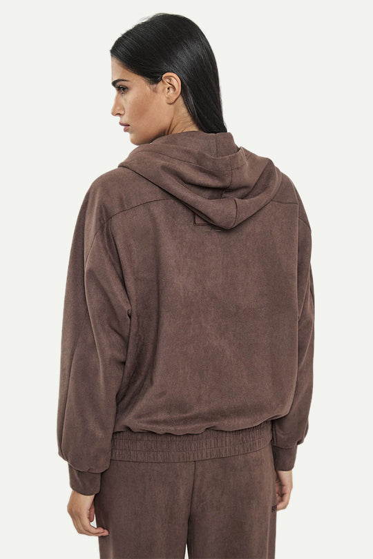 קפוצ׳ון זמש עם כפתורים בצבע חום