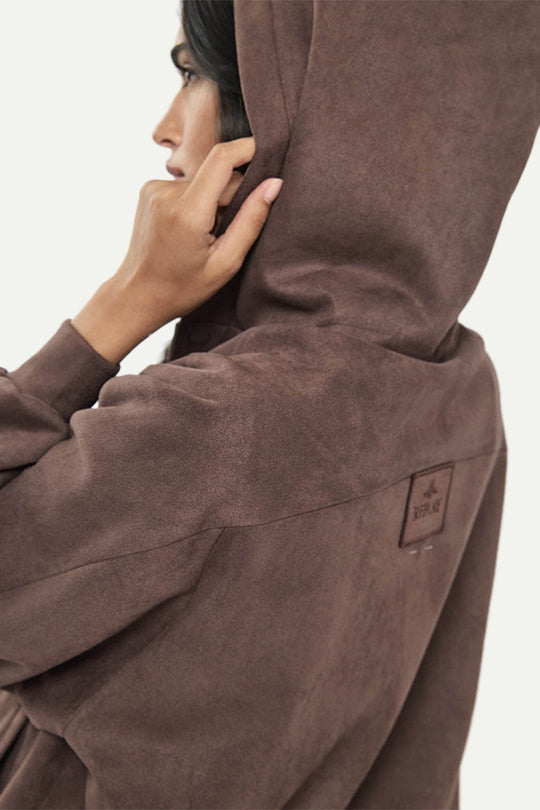 קפוצ׳ון זמש עם כפתורים בצבע חום