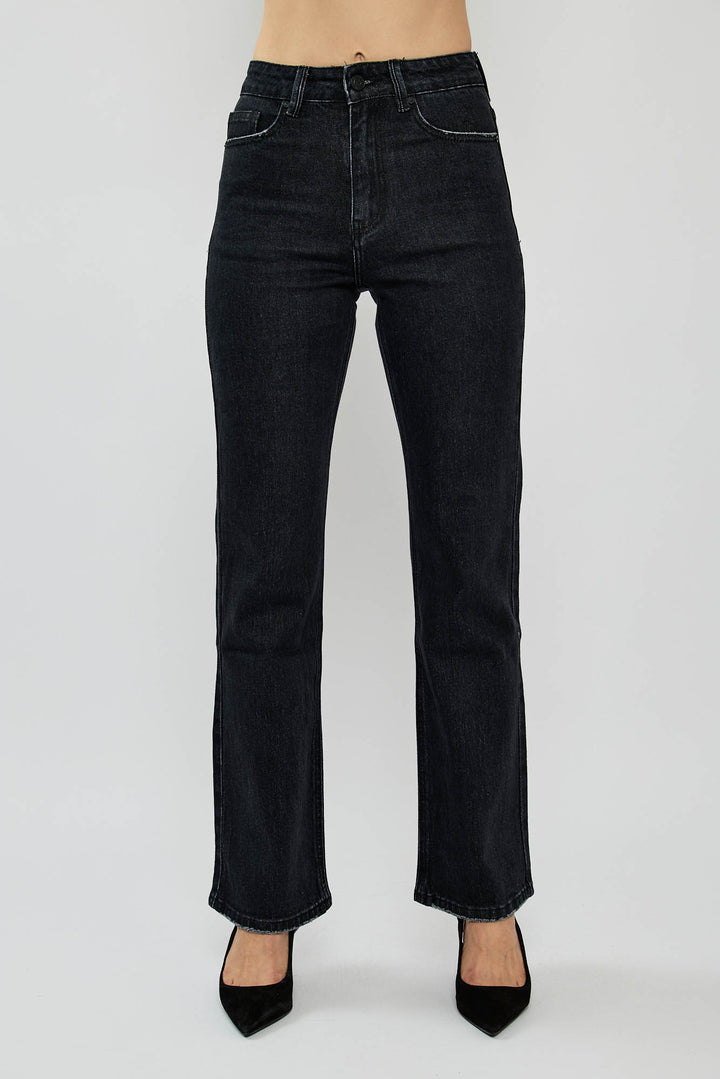 ג'ינס NINA בגזרה ישרה בצבע שחור