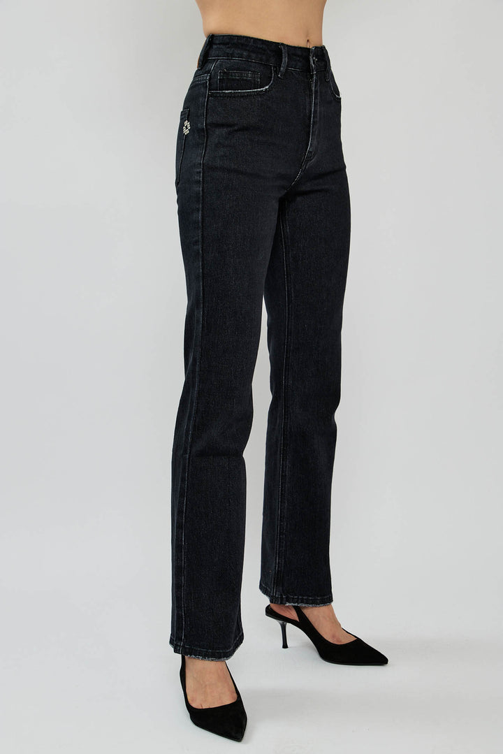 ג'ינס NINA בגזרה ישרה בצבע שחור