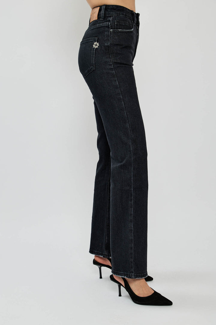 ג'ינס NINA בגזרה ישרה בצבע שחור