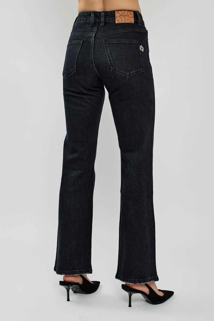 ג'ינס NINA בגזרה ישרה בצבע שחור