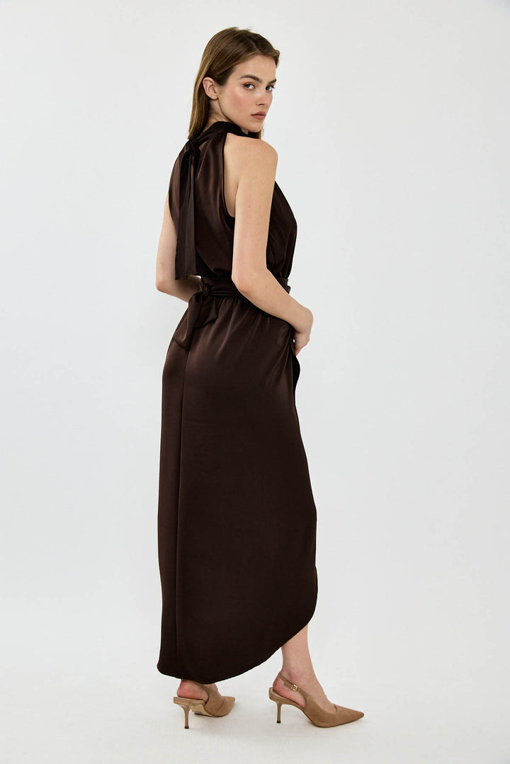 שמלת Grace בגזרת מעטפת בצבע חום