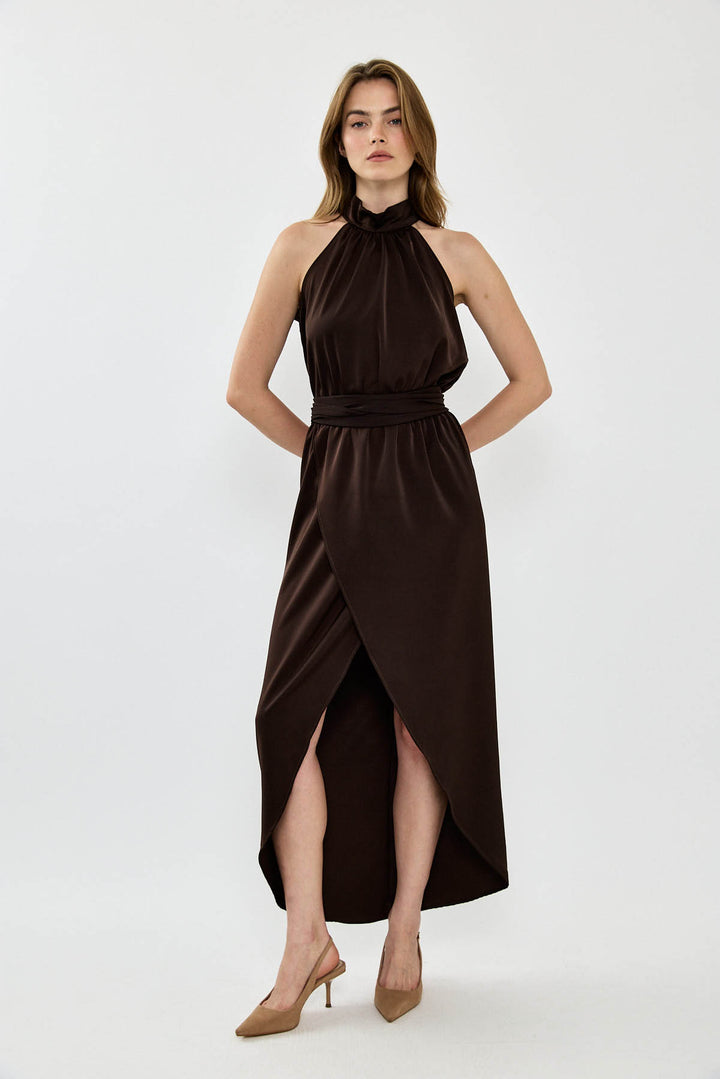 שמלת Grace בגזרת מעטפת בצבע חום