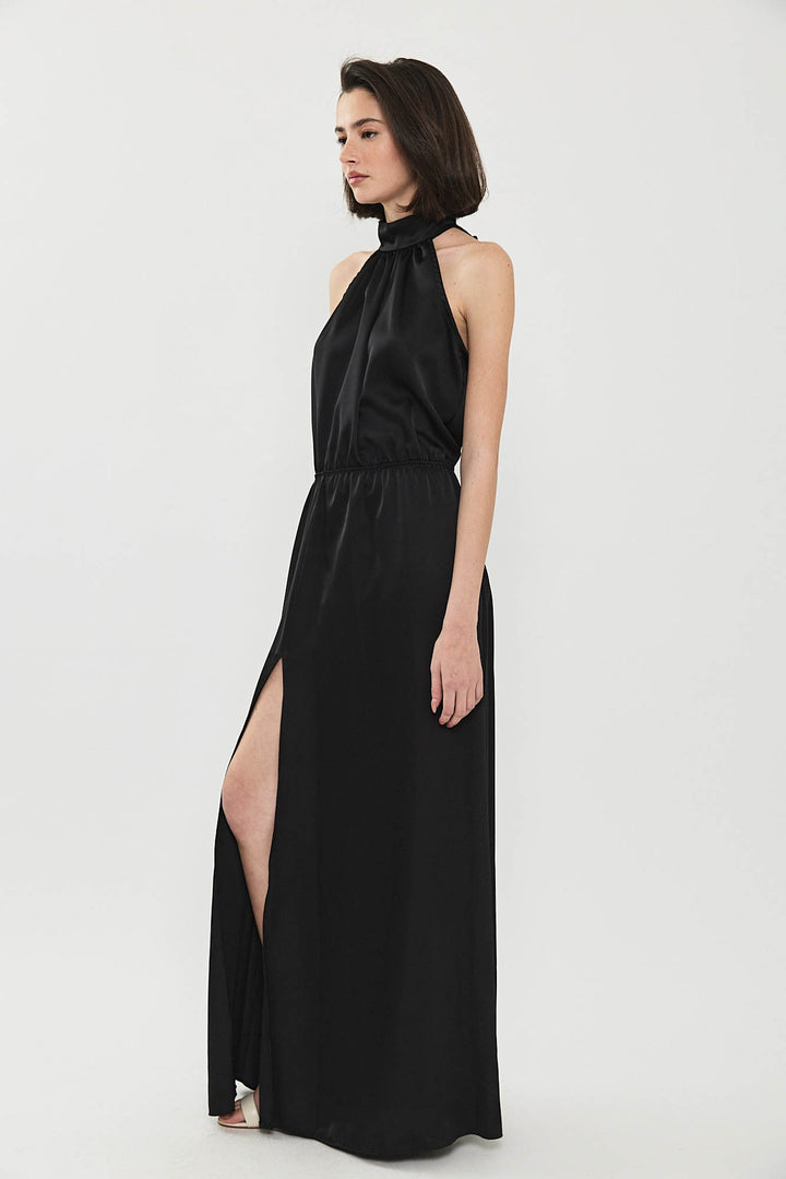 שמלת ערב מקסי שחורה עם צווארון גולף