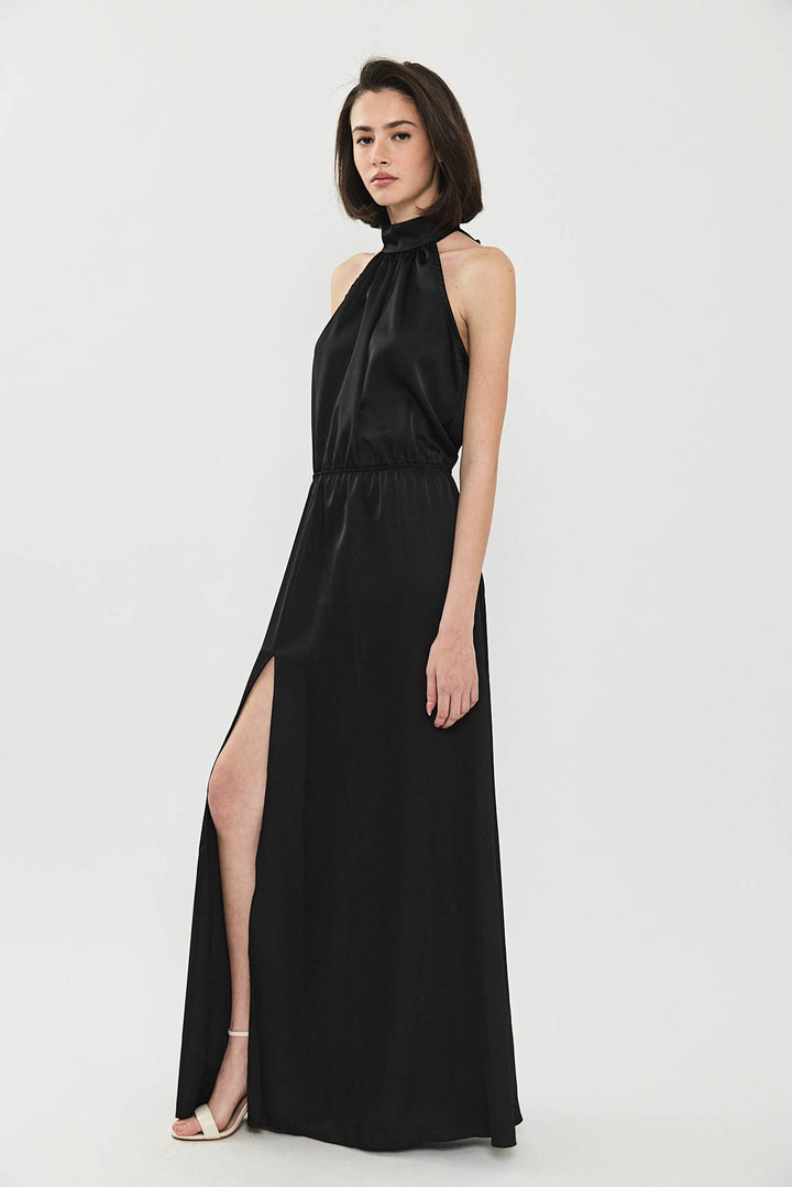 שמלת ערב מקסי שחורה עם צווארון גולף