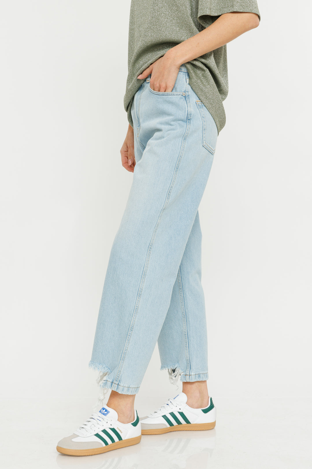 ג'ינס Riped בצבע כחול בהיר