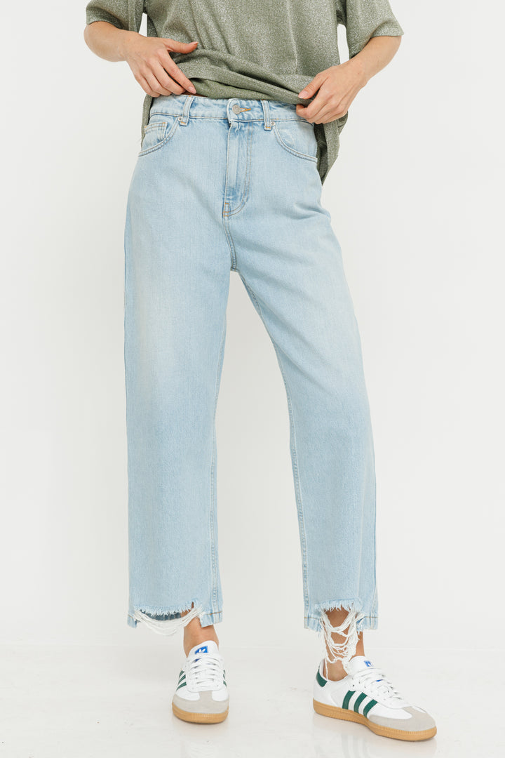 ג'ינס Riped בצבע כחול בהיר