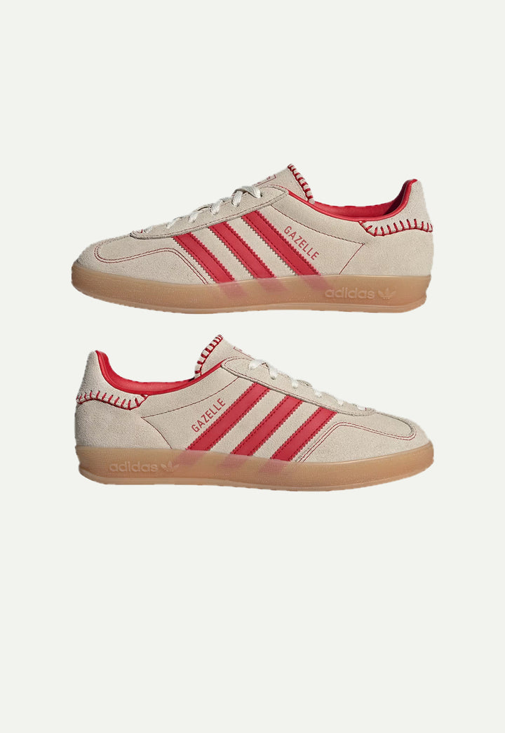 סניקרס GAZELLE INDOOR בצבע בז' ואדום