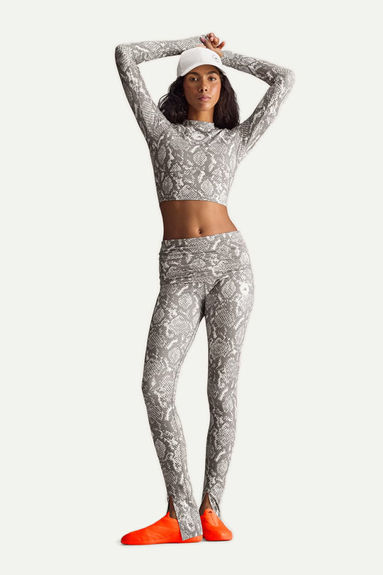 חולצת קרופ עם הדפס בצבע אפור