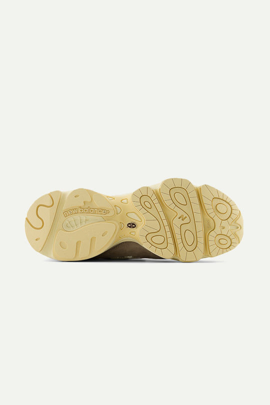 סניקרס M1000 בצבע חום