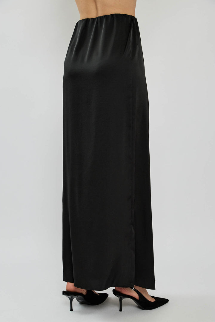 חצאית מקסי DENISE עם שסע קדמי בצבע שחור