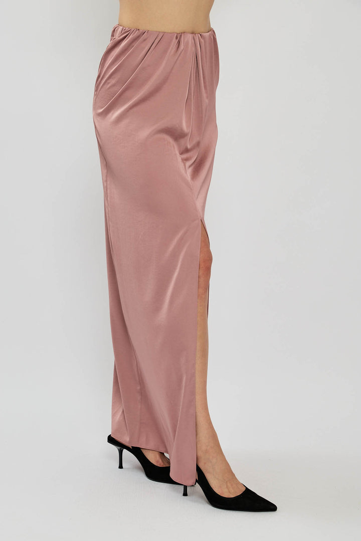 חצאית מקסי DENISE עם שסע קדמי בצבע ורוד