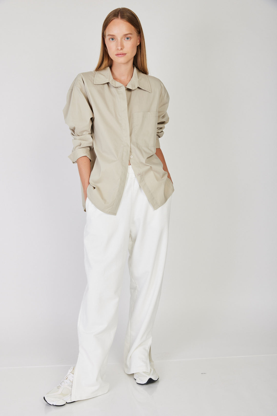 טרנינג Magen בצבע לבן