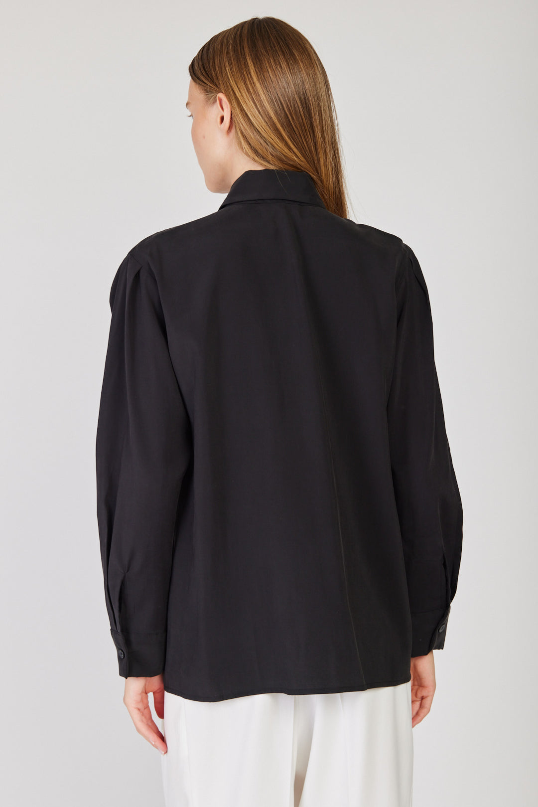 חולצה מכופתרת Viktoria בצבע שחור