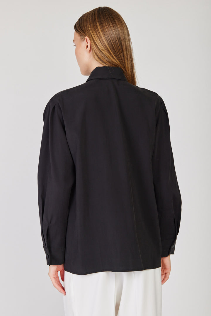 חולצה מכופתרת Viktoria בצבע שחור