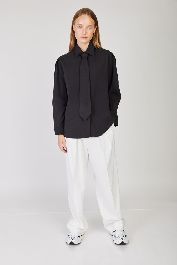 חולצה מכופתרת Viktoria בצבע שחור