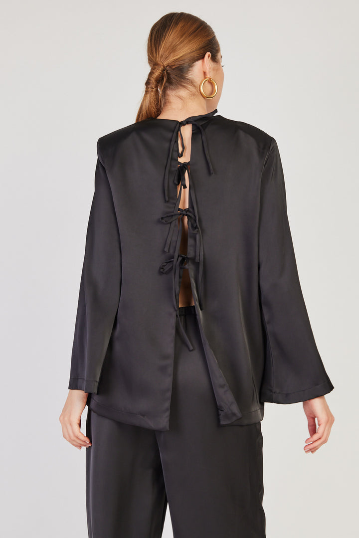 חולצת  Himani בצבע שחור