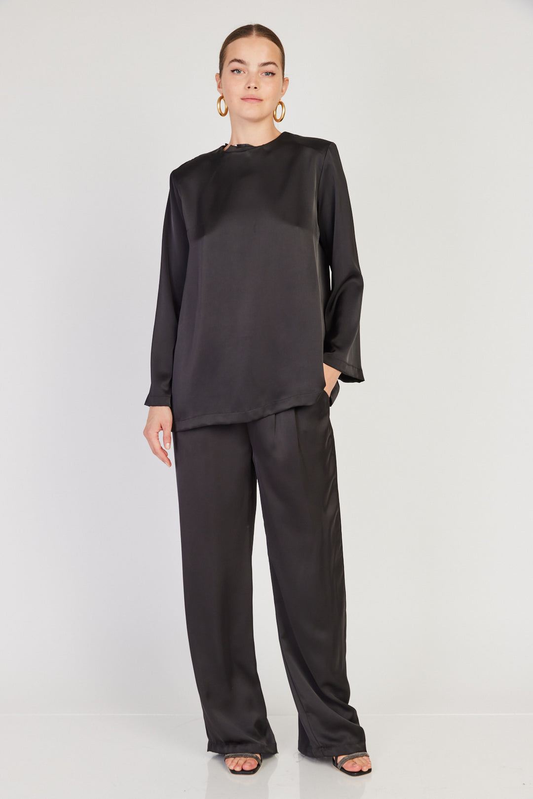 חולצת  Himani בצבע שחור