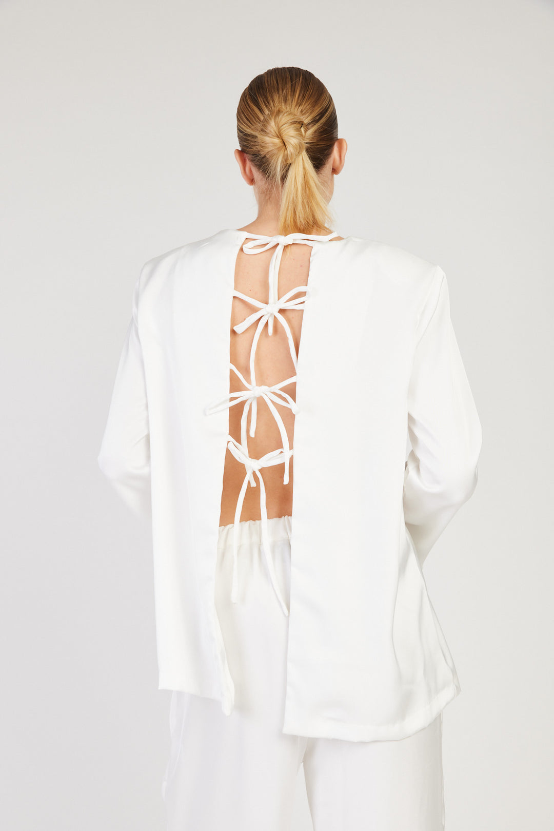 חולצת Himani בצבע לבן