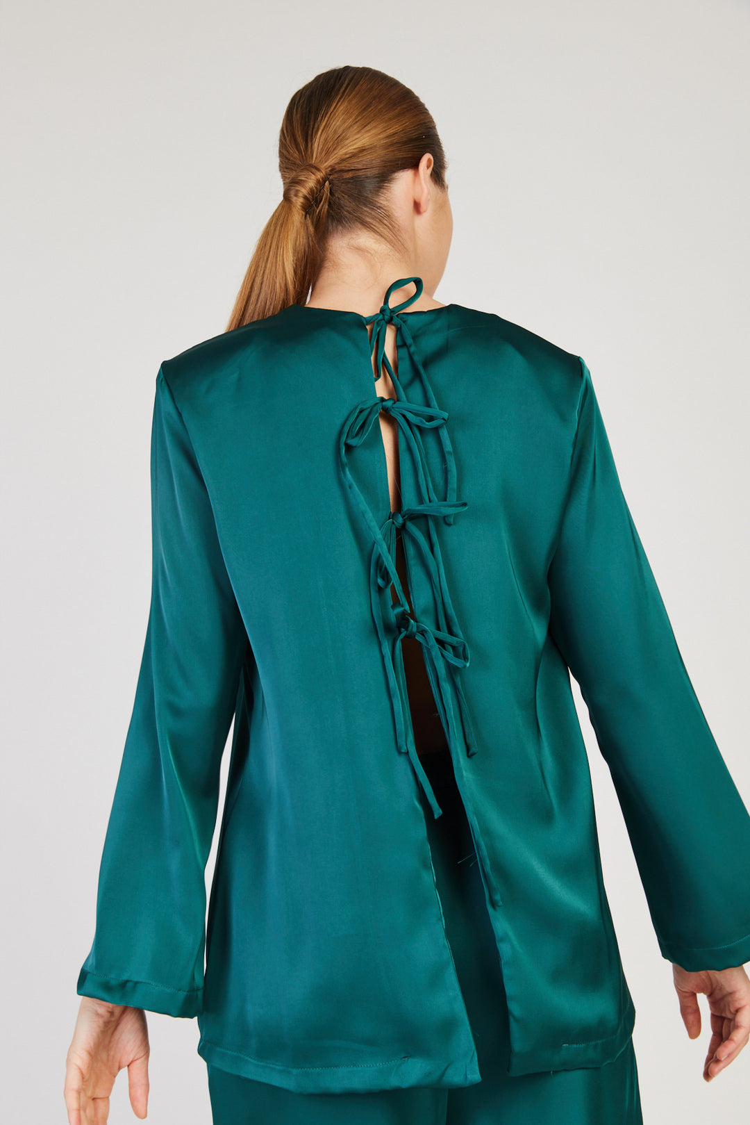 חולצת Himani בצבע ירוק כהה