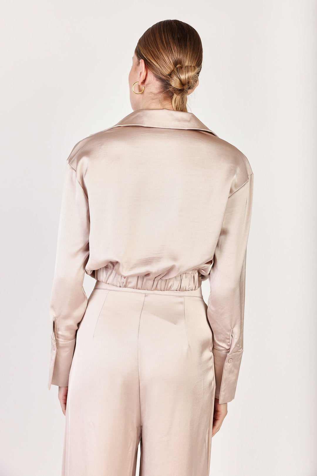 חולצת סאטן ארוכה Collette בצבע בז'