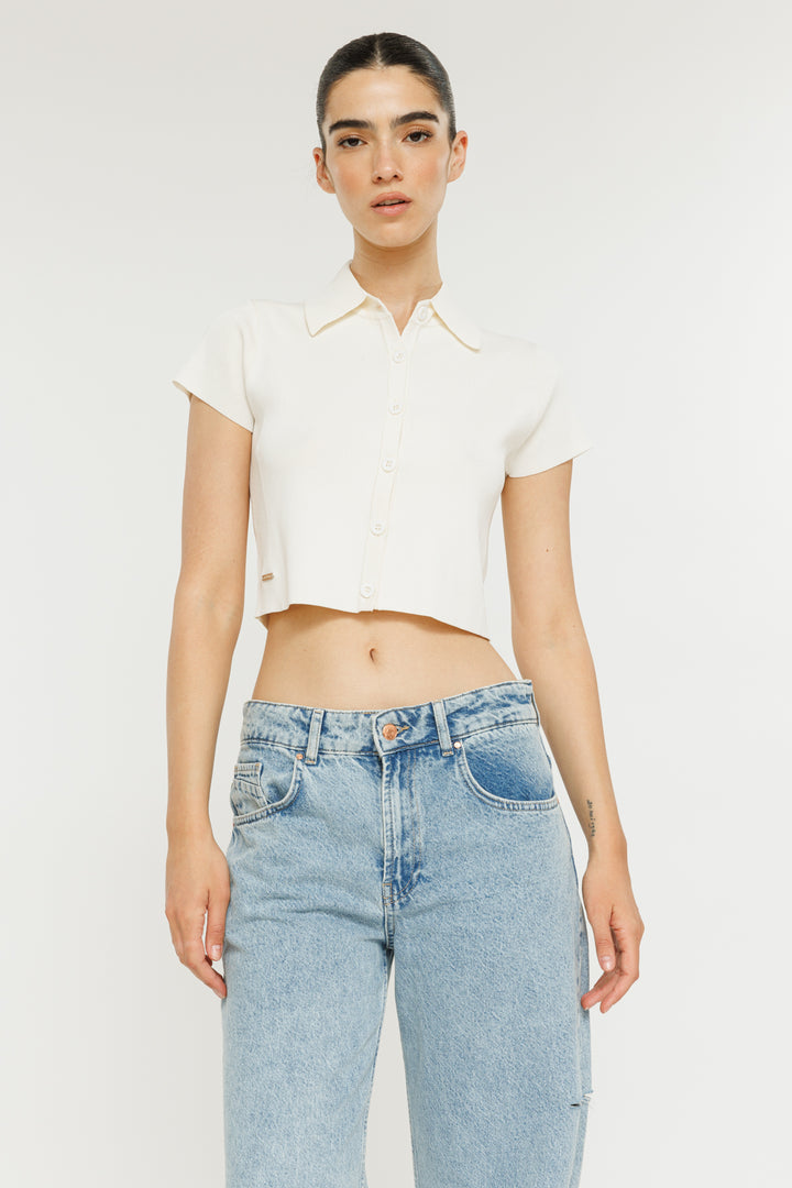 חולצה קצרה מכופתרת Knit Crop בצבע קרם