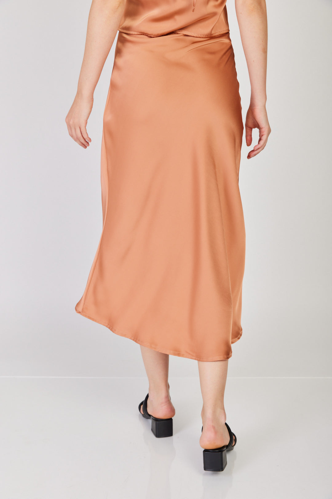 חצאית מידי בלאנק בצבע חמרה