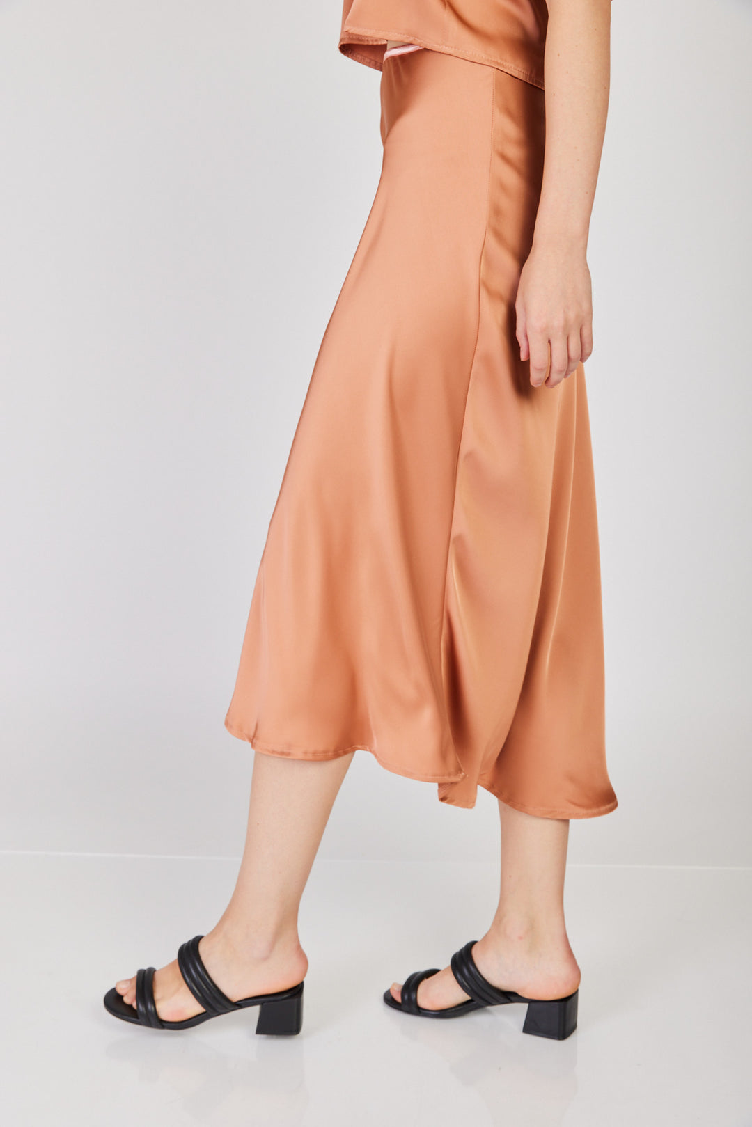 חצאית מידי בלאנק בצבע חמרה