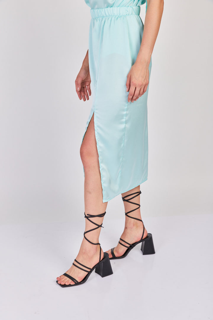 חצאית מידי סאטן נעמי בצבע טורקיז