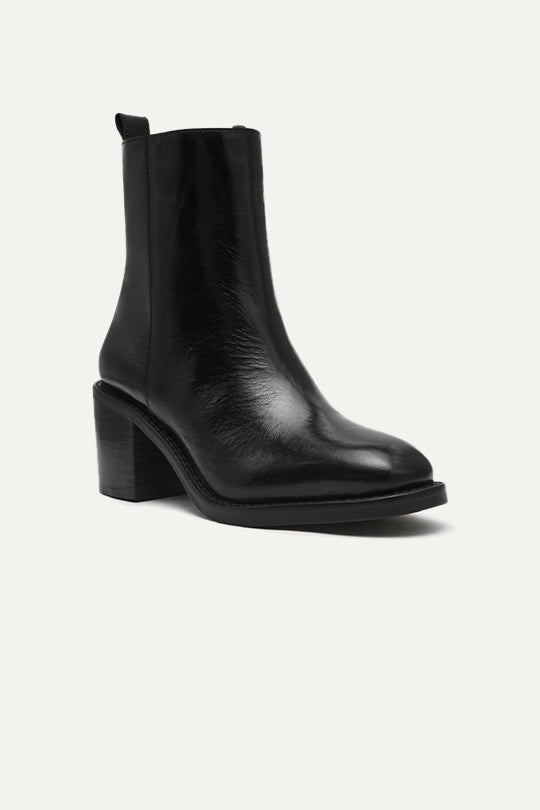 מגפיים SLENDER בצבע שחור