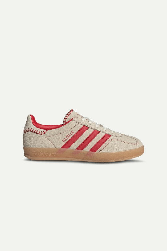 סניקרס GAZELLE INDOOR בצבע בז' ואדום