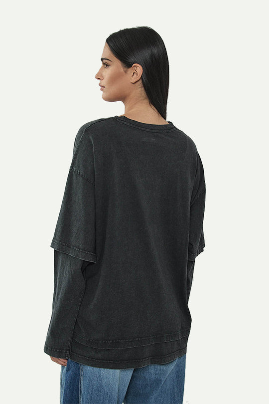 טי-שירט אוברסייז בצבע שחור