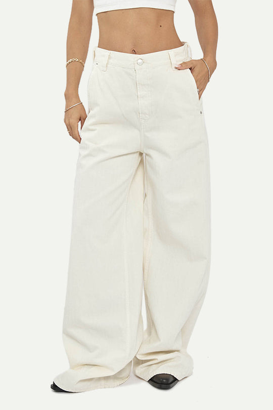 ג'ינס לנשים בגזרה רחבה בצבע שמנת