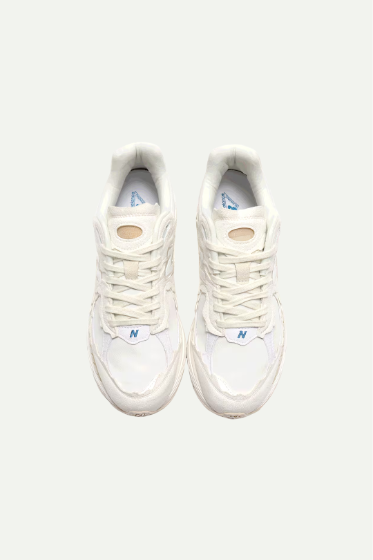 נעלי סניקרס M2002 בצבע לבן